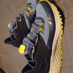 Womens New Balance Fresh Foam Roav Trail size 6.5